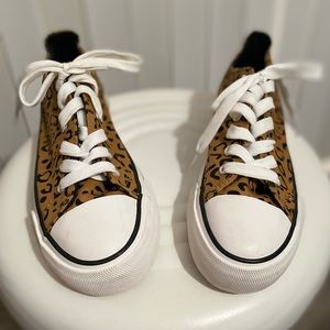 Animal print sneakers 👟